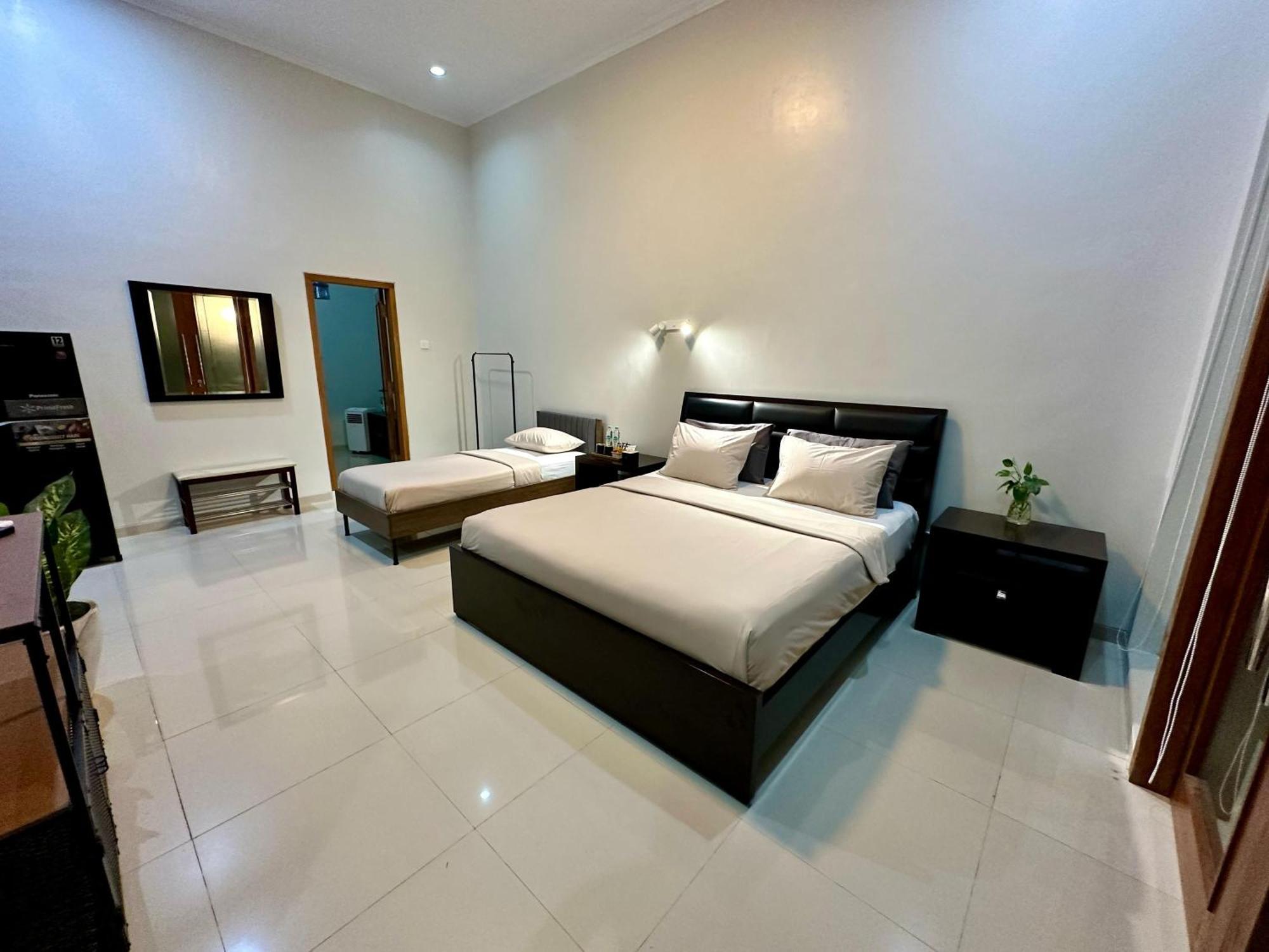 Cendhani Raras Gallery Kejayan Buitenkant foto
