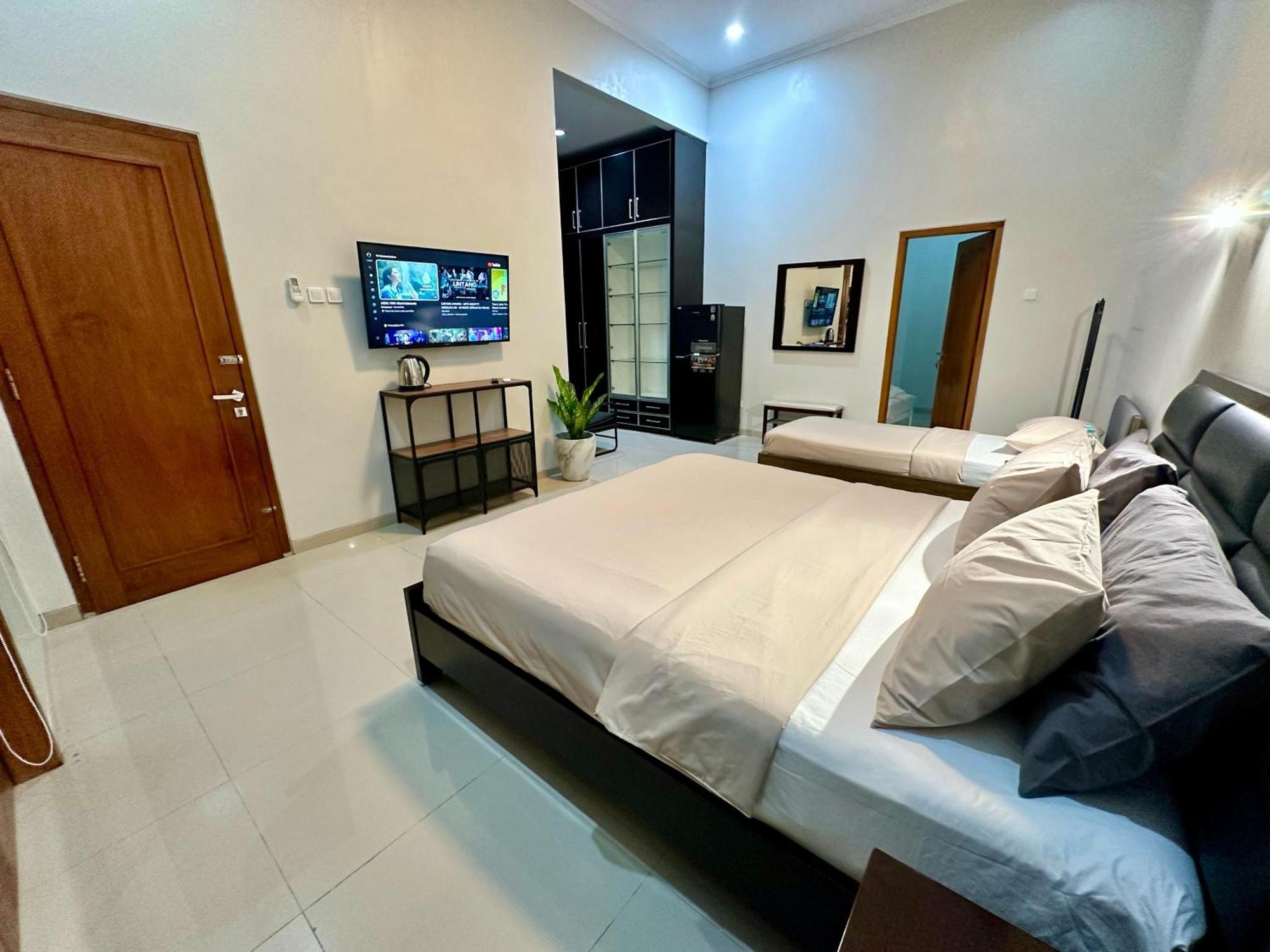 Cendhani Raras Gallery Kejayan Buitenkant foto